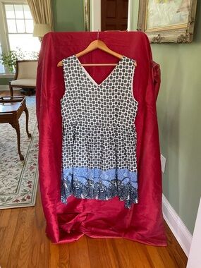 Sleeveless V-Neck Printed Tunic Dress in Black, White & Blue